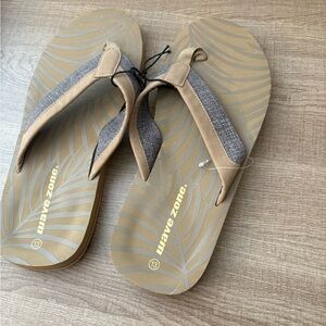 Wave zone men’s flip flops sandals size 13 NWOT
